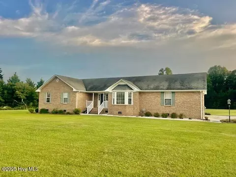 2678 Gary Dr, Kinston, NC 28501