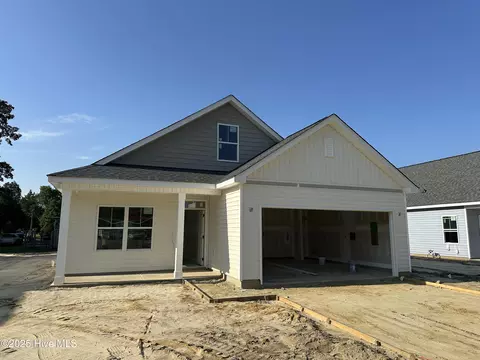 303 W Satchwell St, Burgaw, NC 28425