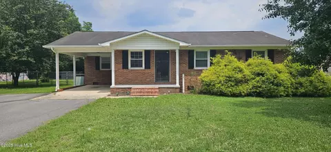 303 Dixie Cir, Clinton, NC 28328