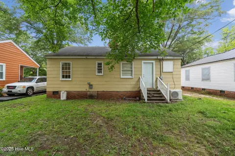 720 Spruce St, Laurinburg, NC 28352