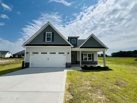 3755 Huntcliff Dr, La Grange, NC 28551