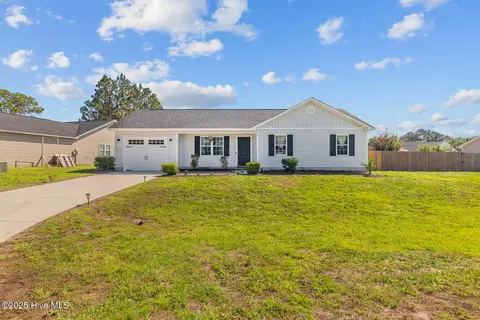 105 Marina Leigh Dr, Hubert, NC 28539