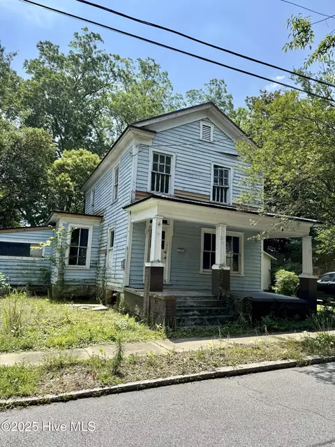 207 N Pierce St, Washington, NC 27889