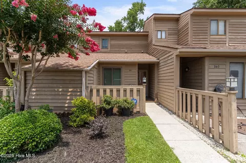 241 Saint James Ct, Wilmington, NC 28409