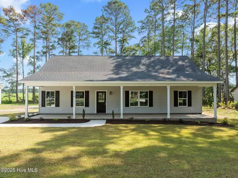 1018 Powers Ln, Winterville, NC 28590