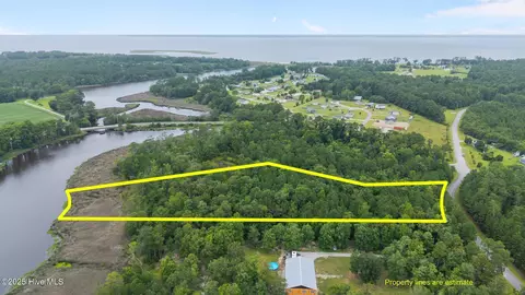 100 Baytree Ln, Havelock, NC 28532