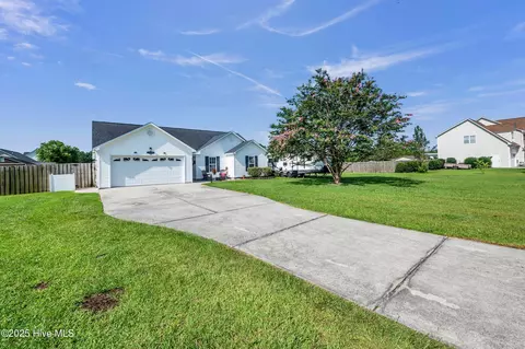 204 Bottle Branch Dr, Burgaw, NC 28425