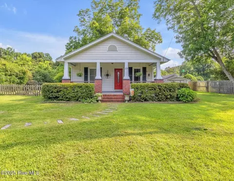 128 Victoria Dr, Wilmington, NC 28401