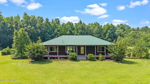7425 White Oak River Rd, Maysville, NC 28555