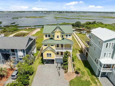 120 Windjammer Dr, Surf City, NC 28445