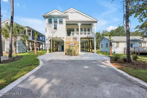 337 NE 48th St, Oak Island, NC 28465