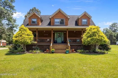 3766 Brittwood Dr, Grimesland, NC 27837