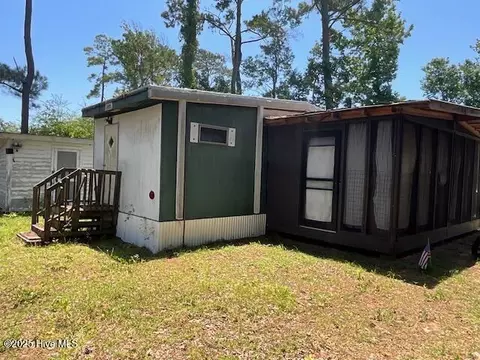 254 NE 66th St, Oak Island, NC 28465