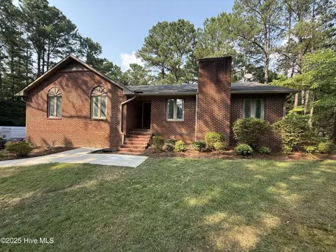 460 Thimbleberry Dr, Vass, NC 28394