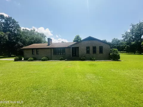 515 Darden Dr, Kinston, NC 28504