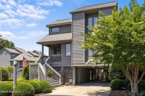 121 Forecastle Ct, Washington, NC 27889