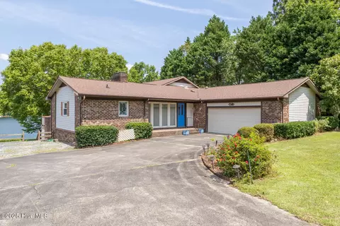 161 Shenandoah Rd E, West End, NC 27376