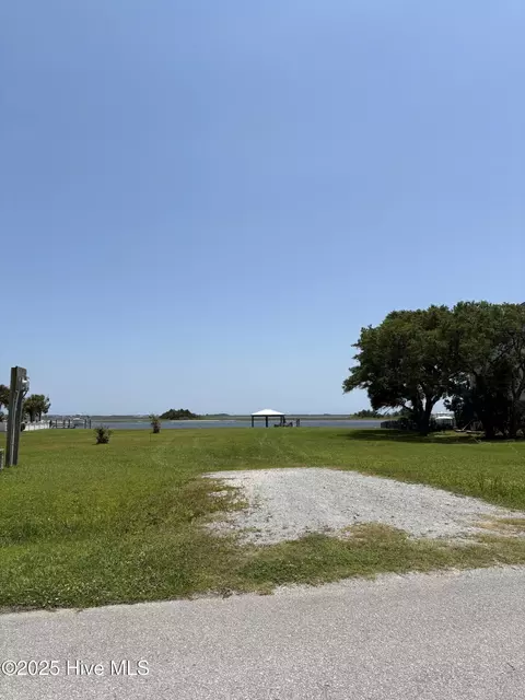 116 John L Hurst Dr, Swansboro, NC 28584