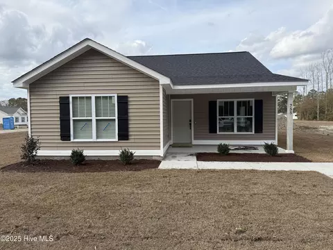 755 Wall St, Grifton, NC 28530
