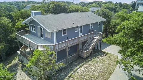 5805 E Landing Dr, Emerald Isle, NC 28594