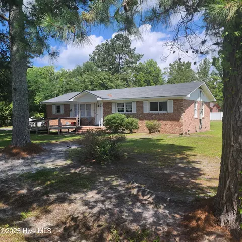 104 Blanton St, Magnolia, NC 28453
