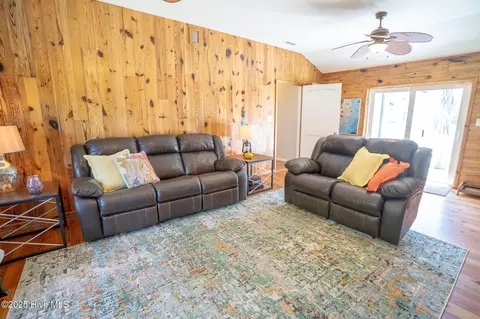 Living - 101 Hamilton Ln, Hubert, NC 28539 photo 5 of 5