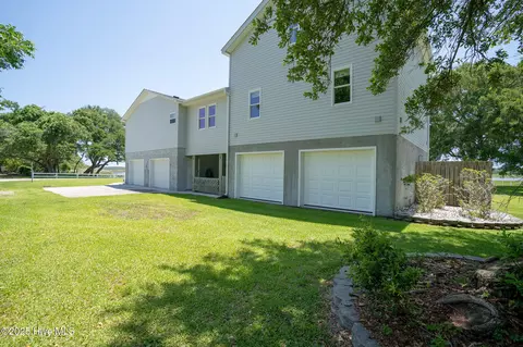Exterior - 101 Hamilton Ln, Hubert, NC 28539 photo 1 of 7