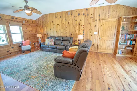 Living - 101 Hamilton Ln, Hubert, NC 28539 photo 4 of 5