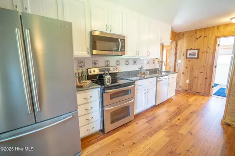 Kitchen - 101 Hamilton Ln, Hubert, NC 28539 photo 3 of 3