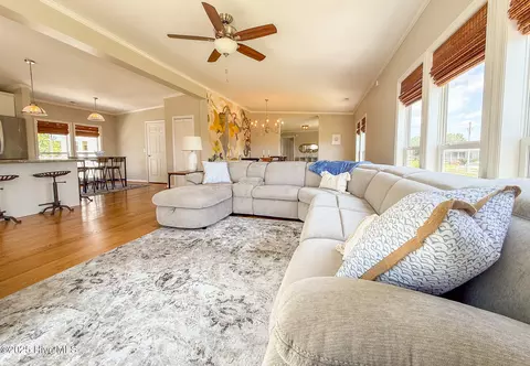 Living - 101 Hamilton Ln, Hubert, NC 28539 photo 3 of 5