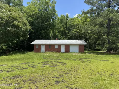 11085 Sam Potts Hwy, Lake Waccamaw, NC 28450