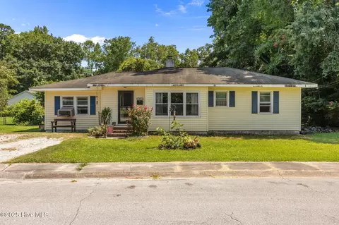 18 White Oak St, Jacksonville, NC 28540