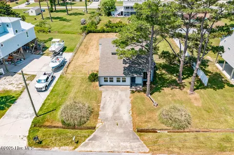 506 Perkins Rd, Beaufort, NC 28516