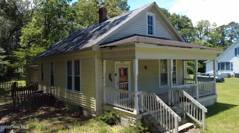 802 Taylor St, Windsor, NC 27983