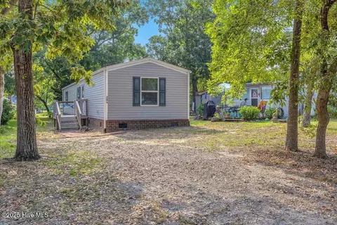 204 NE 75th St, Oak Island, NC 28465