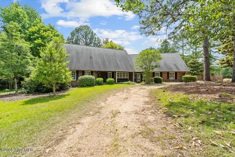 143 Shagbark Ct, West End, NC 27376