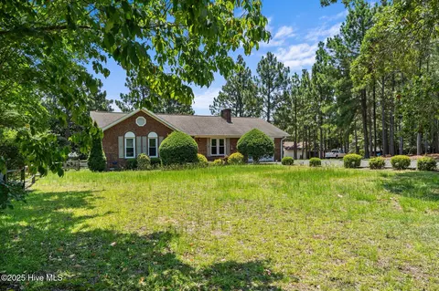 132 E Shenandoah Rd, West End, NC 27376 photo 3