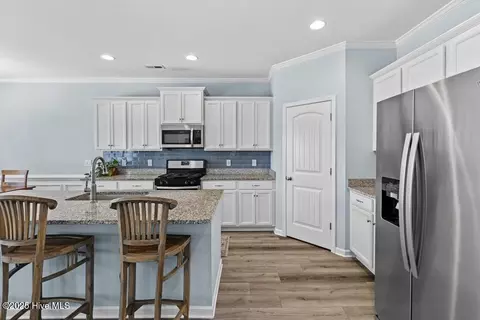 Kitchen - 78 Violetear Rdg, Hampstead, NC 28443 photo 3 of 6