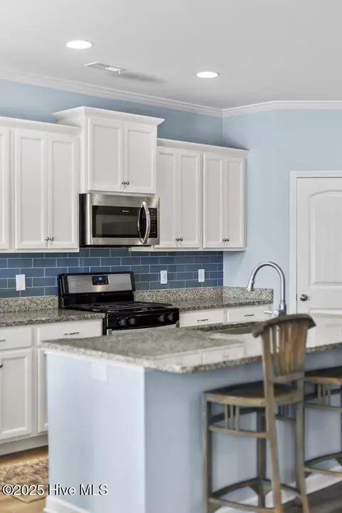 Kitchen - 78 Violetear Rdg, Hampstead, NC 28443 photo 2 of 6
