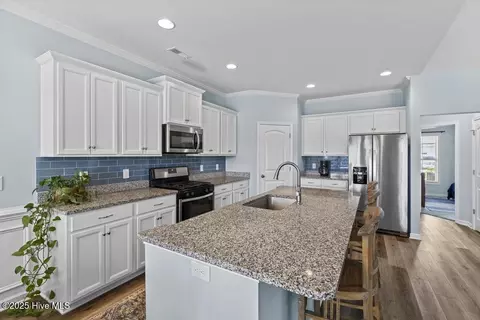 Kitchen - 78 Violetear Rdg, Hampstead, NC 28443 photo 1 of 6