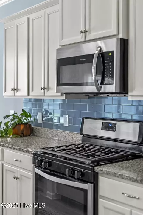 Kitchen - 78 Violetear Rdg, Hampstead, NC 28443 photo 6 of 6