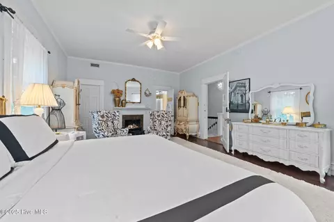 Bedroom - 400 E Main St, Washington, NC 27889 photo 8 of 15