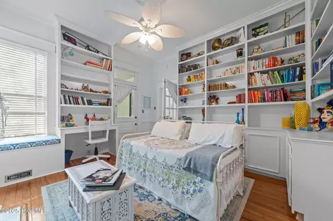 Bedroom - 400 E Main St, Washington, NC 27889 photo 2 of 15