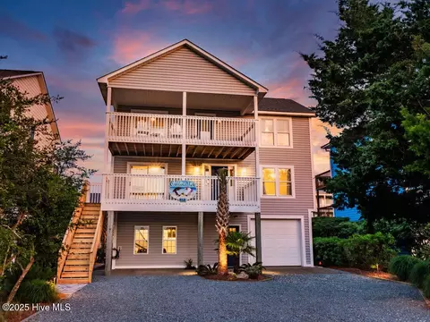 612 S Topsail Dr, Surf City, NC 28445