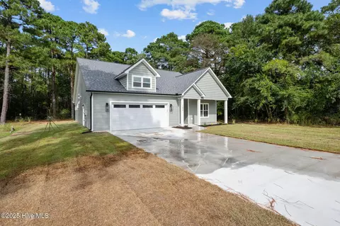 1800 Caracara Dr, New Bern, NC 28560