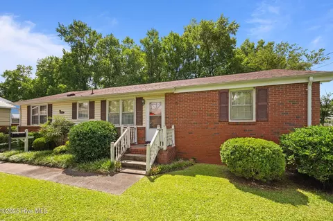 705 Seminole Trl, Jacksonville, NC 28540