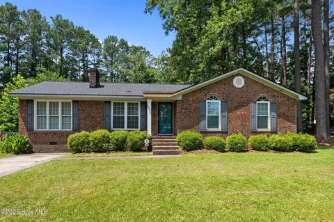 2426 Jay Cir, Greenville, NC 27858