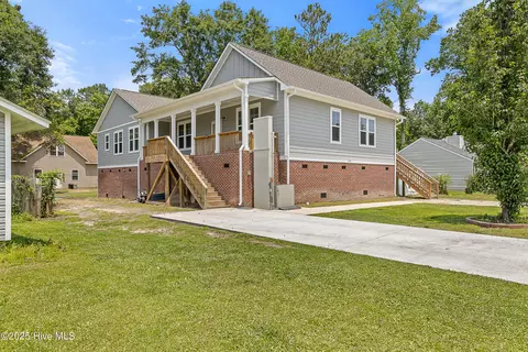 218 Spring Dr, Jacksonville, NC 28540