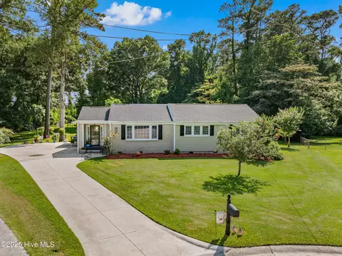 311 Woodhaven Dr, Jacksonville, NC 28540