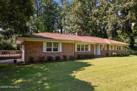 300 W Dawson St, Grifton, NC 28530
